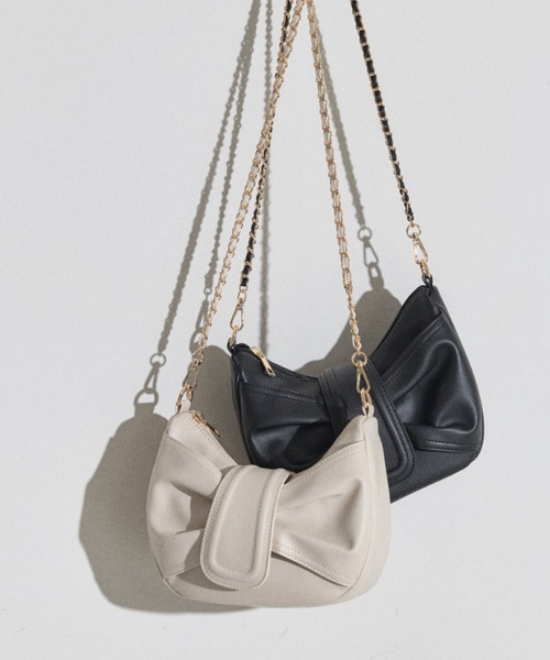 tocco closet(トッコ クローゼット)の「【ZOZO限定】ギャザーラウンドショルダーバッグ(ショルダーバッグ・レディース・アイボリー/ブラック・M)」の12枚目の写真