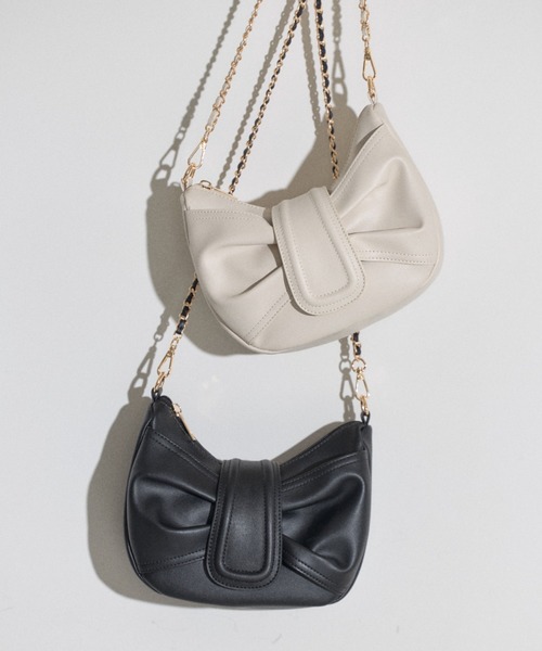 tocco closet(トッコ クローゼット)の「【ZOZO限定】ギャザーラウンドショルダーバッグ(ショルダーバッグ・レディース・アイボリー/ブラック・M)」の13枚目の写真