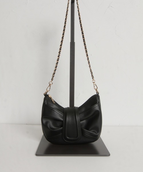 tocco closet(トッコ クローゼット)の「【ZOZO限定】ギャザーラウンドショルダーバッグ(ショルダーバッグ・レディース・アイボリー/ブラック・M)」の14枚目の写真