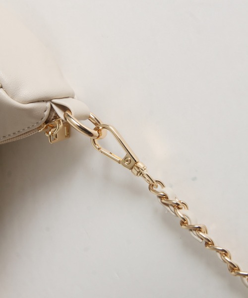 tocco closet(トッコ クローゼット)の「【ZOZO限定】ギャザーラウンドショルダーバッグ(ショルダーバッグ・レディース・アイボリー/ブラック・M)」の19枚目の写真