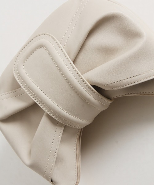 tocco closet(トッコ クローゼット)の「【ZOZO限定】ギャザーラウンドショルダーバッグ(ショルダーバッグ・レディース・アイボリー/ブラック・M)」の20枚目の写真