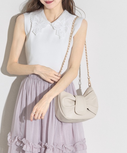 tocco closet(トッコ クローゼット)の「【ZOZO限定】ギャザーラウンドショルダーバッグ(ショルダーバッグ・レディース・アイボリー/ブラック・M)」の5枚目の写真
