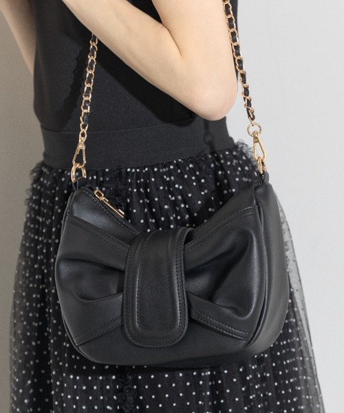 tocco closet(トッコ クローゼット)の「【ZOZO限定】ギャザーラウンドショルダーバッグ(ショルダーバッグ・レディース・アイボリー/ブラック・M)」の11枚目の写真