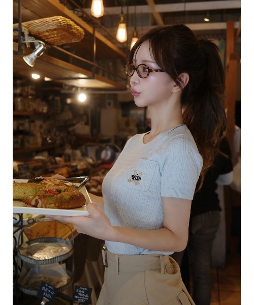 Darich（ダーリッチ）の「Dベアケーブルニットトップス（ニット/セーター・レディース・イエロー/ネイビー/ホワイト/ピンク/グレー/サックスブルー・FREE）」の13枚目の写真