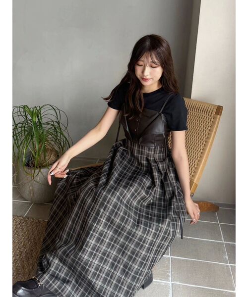 MERCURYDUO（マーキュリーデュオ）の「シンプルコンパクトTシャツ（Tシャツ/カットソー・レディース・ベビーピンク/ブラック/オフホワイト/ブラウン・FREE）」の6枚目の写真