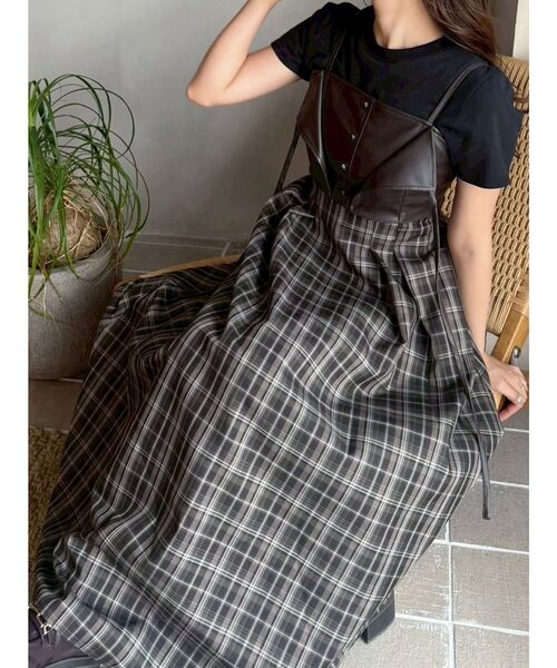 MERCURYDUO（マーキュリーデュオ）の「シンプルコンパクトTシャツ（Tシャツ/カットソー・レディース・ベビーピンク/ブラック/オフホワイト/ブラウン・FREE）」の8枚目の写真