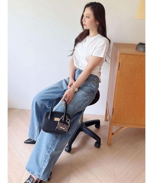 MERCURYDUO（マーキュリーデュオ）の「シンプルコンパクトTシャツ（Tシャツ/カットソー・レディース・ベビーピンク/ブラック/オフホワイト/ブラウン・FREE）」の12枚目の写真