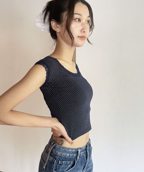 FOLLOWIN（フォロウィン）の「クルーネックレースドットクロップドTシャツ（Tシャツ/カットソー・レディース・ネイビー・FREE）」の4枚目の写真