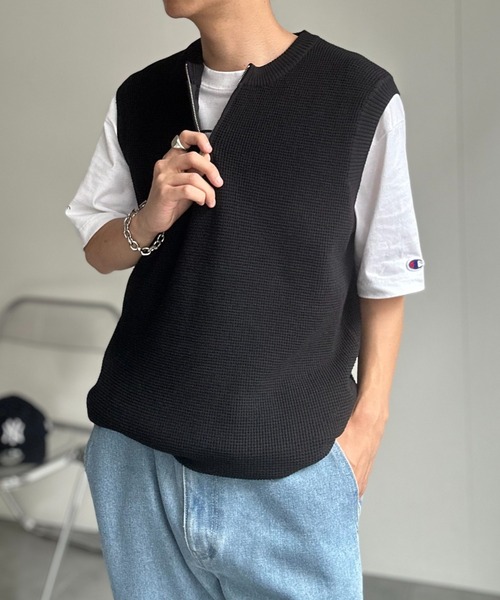 CREARE -LINO-（クレアーレリノ）の「シンプルハーフジップベスト（ベスト・メンズ・チャコール/モカ/ベージュ/ブラック・MEDIUM/LARGE）」の6枚目の写真