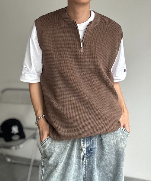 CREARE -LINO-（クレアーレリノ）の「シンプルハーフジップベスト（ベスト・メンズ・チャコール/モカ/ベージュ/ブラック・MEDIUM/LARGE）」の8枚目の写真