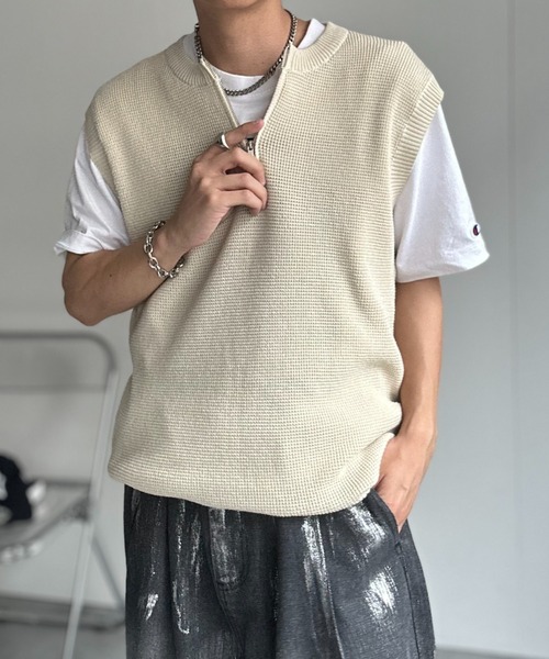 CREARE -LINO-（クレアーレリノ）の「シンプルハーフジップベスト（ベスト・メンズ・チャコール/モカ/ベージュ/ブラック・MEDIUM/LARGE）」の10枚目の写真