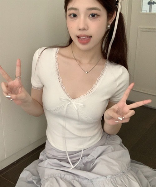 Mayree（メイリー）の「【Mayree】Vネック フロント レース 半袖 カットソー（Tシャツ/カットソー・レディース・ホワイト/グリーン/ピンク/ブラック/グレー・FREE）」の2枚目の写真