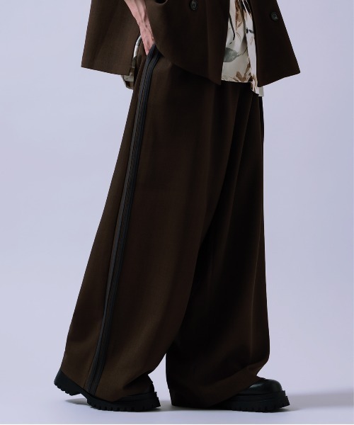 Crownor(クラウノアー)の「サイドライン ワイドパンツ(その他パンツ・メンズ・ブラック/ブラウン/チャコール・SMALL/MEDIUM/LARGE)」の3枚目の写真