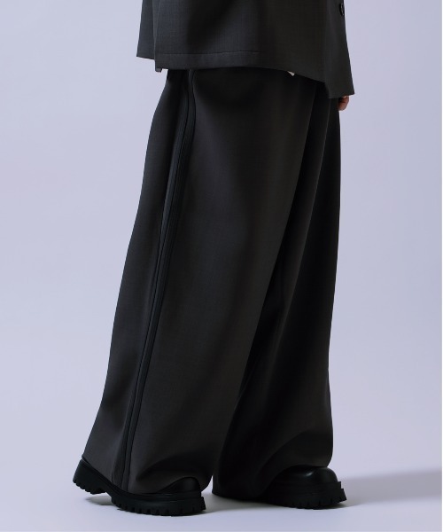 Crownor(クラウノアー)の「サイドライン ワイドパンツ(その他パンツ・メンズ・ブラック/ブラウン/チャコール・SMALL/MEDIUM/LARGE)」の1枚目の写真