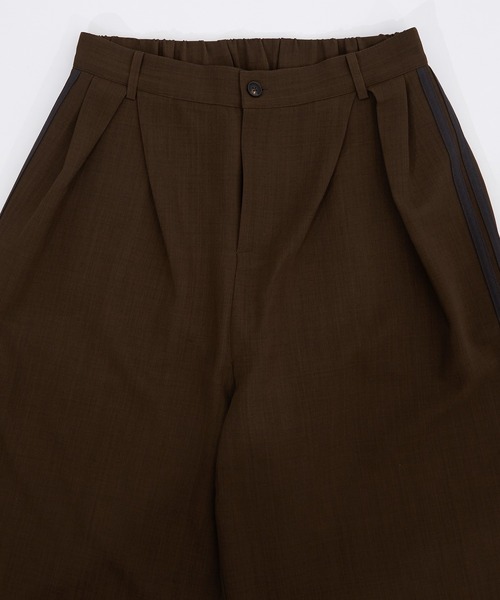 Crownor(クラウノアー)の「サイドライン ワイドパンツ(その他パンツ・メンズ・ブラック/ブラウン/チャコール・SMALL/MEDIUM/LARGE)」の7枚目の写真