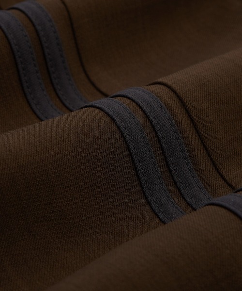 Crownor(クラウノアー)の「サイドライン ワイドパンツ(その他パンツ・メンズ・ブラック/ブラウン/チャコール・SMALL/MEDIUM/LARGE)」の11枚目の写真