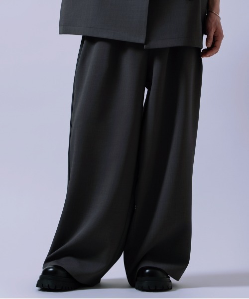 Crownor(クラウノアー)の「サイドライン ワイドパンツ(その他パンツ・メンズ・ブラック/ブラウン/チャコール・SMALL/MEDIUM/LARGE)」の13枚目の写真