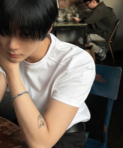 COSYHARU（コシハル）の「切替マッスルフィット半袖Tシャツ（Tシャツ/カットソー・メンズ・ホワイト/ブラック・MEDIUM/LARGE/X-LARGE）」の2枚目の写真