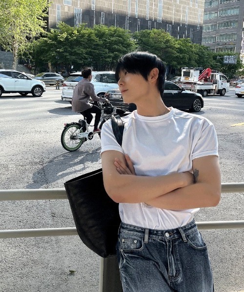 COSYHARU（コシハル）の「切替マッスルフィット半袖Tシャツ（Tシャツ/カットソー・メンズ・ホワイト/ブラック・MEDIUM/LARGE/X-LARGE）」の9枚目の写真