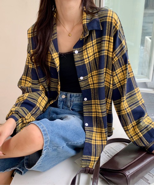 everycoco(エブリーココ)の「チェック柄ルーズ長袖シャツ(シャツ/ブラウス・レディース・イエロー系その他/ライトブルー/ネイビー/レッド系その他/ピンク/レッド・FREE)」の4枚目の写真