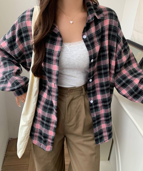 everycoco(エブリーココ)の「チェック柄ルーズ長袖シャツ(シャツ/ブラウス・レディース・イエロー系その他/ライトブルー/ネイビー/レッド系その他/ピンク/レッド・FREE)」の5枚目の写真