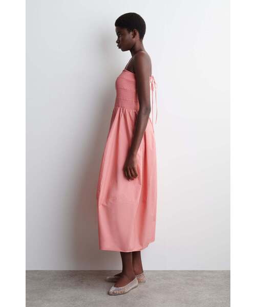 COS（コス）の「スモックミディドレス（ワンピース・レディース・ネイビー/ピンク/ライトグリーン・S/XS/M/L）」の12枚目の写真