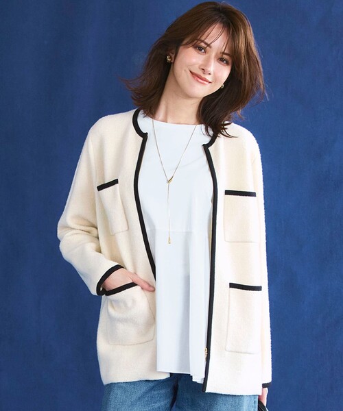 23区（ニジュウサンク）の「【洗える】ミニブークレニット バイカラー ジャケット（カーディガン/ボレロ・レディース・ブラック系1/アイボリー系1・38）」の2枚目の写真