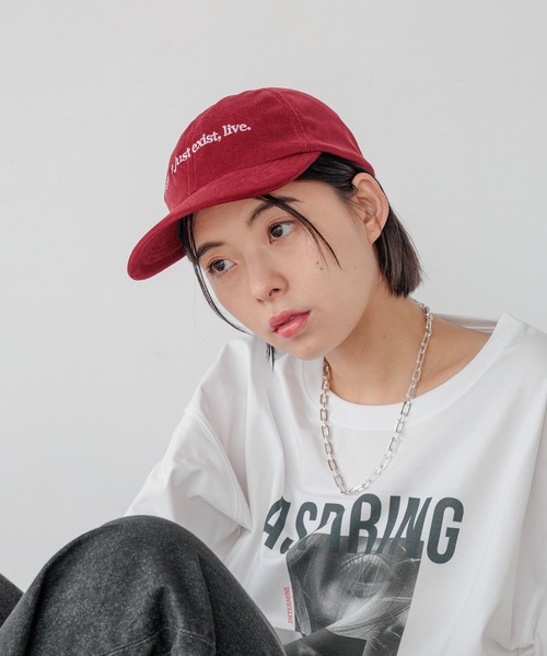 BAYFLOW(ベイフロー)の「コーデュロイ刺繍キャップ(キャップ・レディース・ボルドー/ブラウン/ライトベージュ・FREE)」の1枚目の写真