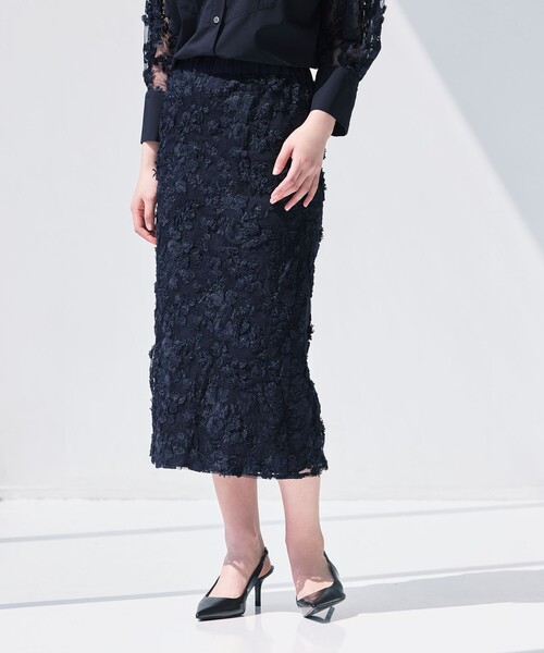BIANCA(ビアンカ)の「【マルチシーン】華やかレーススカート(スカート・レディース・オフホワイト/ネイビー・40/38)」の2枚目の写真