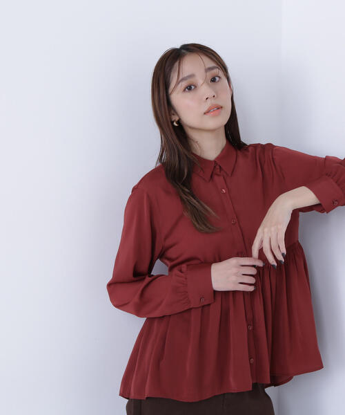 NATURAL BEAUTY BASIC（ナチュラルビューティーベーシック）の「◇サテンペプラムブラウス（シャツ/ブラウス・レディース・レッド/ライトグリーン/オフホワイト・SMALL/MEDIUM）」の15枚目の写真