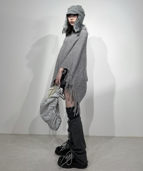 Never mind the XU / Chikashitsu+（ネバーマインド ザ エックスユー / チカシツプラス）の「【Nerd out XU】shiny drawcode tote bag / 【ナードアウトエックスユー】シャイニードローコードトートバッグ（ショルダーバッグ・メンズ・シルバー/ブラック・ONE SIZE）」の13枚目の写真