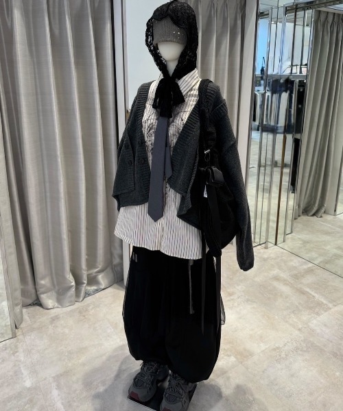 Never mind the XU / Chikashitsu+（ネバーマインド ザ エックスユー / チカシツプラス）の「【Nerd out XU】shiny drawcode tote bag / 【ナードアウトエックスユー】シャイニードローコードトートバッグ（ショルダーバッグ・メンズ・シルバー/ブラック・ONE SIZE）」の20枚目の写真