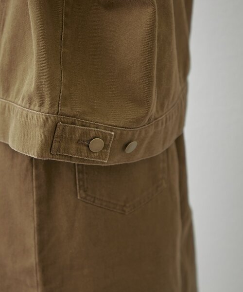 WILLOW（ウィロー）の「【willow】ノーカラー微フリル袖ボリュームブルゾン（デニムジャケット・レディース・カーキ/チャコールグレー・ONE SIZE）」の18枚目の写真