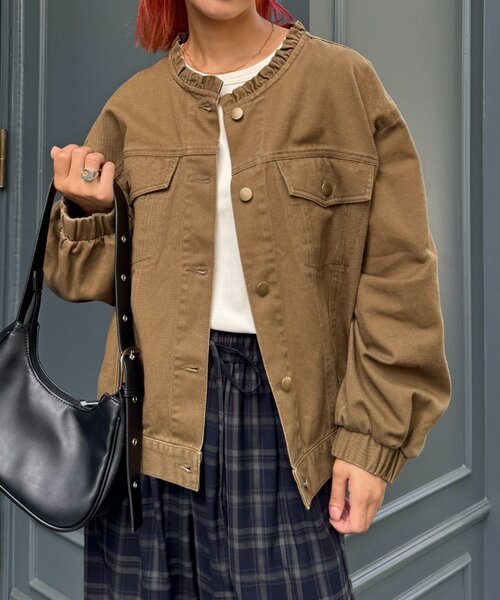 WILLOW（ウィロー）の「【willow】ノーカラー微フリル袖ボリュームブルゾン（デニムジャケット・レディース・カーキ/チャコールグレー・ONE SIZE）」の19枚目の写真