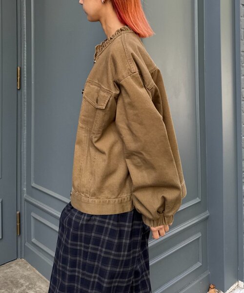 WILLOW（ウィロー）の「【willow】ノーカラー微フリル袖ボリュームブルゾン（デニムジャケット・レディース・カーキ/チャコールグレー・ONE SIZE）」の21枚目の写真
