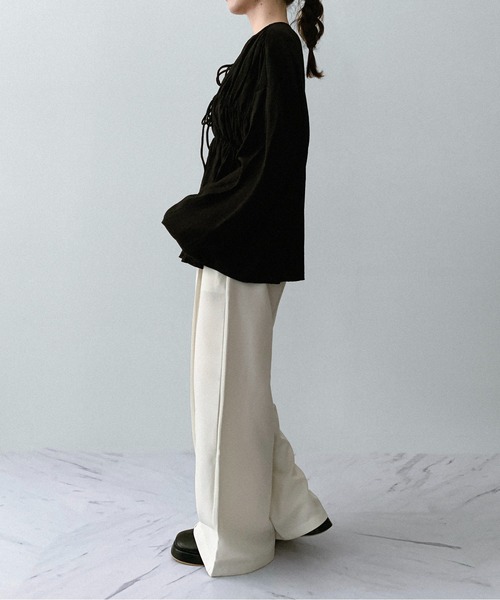 on:nue（オンニュ）の「【on:nue】[着用動画あり！/3色展開/3サイズ展開] とろみピンタックスラックスパンツ /2025 AW COLLECTION（スラックス・レディース・アイボリー/ブラック/ブラウン・SMALL/MEDIUM/LARGE）」の9枚目の写真