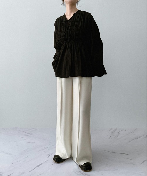 on:nue（オンニュ）の「【on:nue】[着用動画あり！/3色展開/3サイズ展開] とろみピンタックスラックスパンツ /2025 AW COLLECTION（スラックス・レディース・アイボリー/ブラック/ブラウン・SMALL/MEDIUM/LARGE）」の8枚目の写真