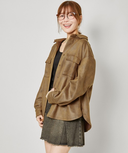 GORGE（ゴージ）の「《フェイクレザー見え×ゆるシルエット》一枚でサマ見え！合皮風ポンチジャケット（その他アウター・レディース・ブラック/ダークブラウン/ブラウン・F）」の4枚目の写真