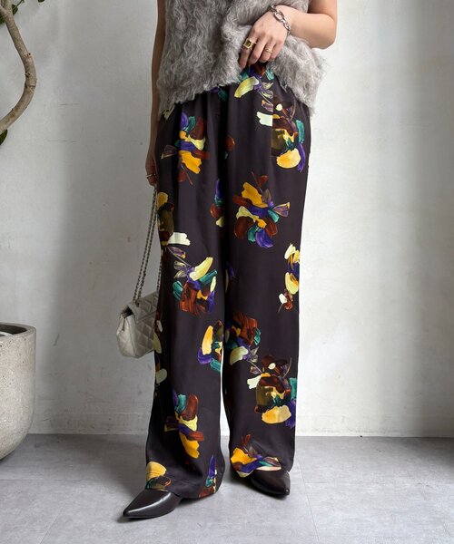 DouDou（ドゥドゥ）の「ビッグフラワープリントパンツ（その他パンツ・レディース・ベージュ/ブラウン・FREE）」の3枚目の写真