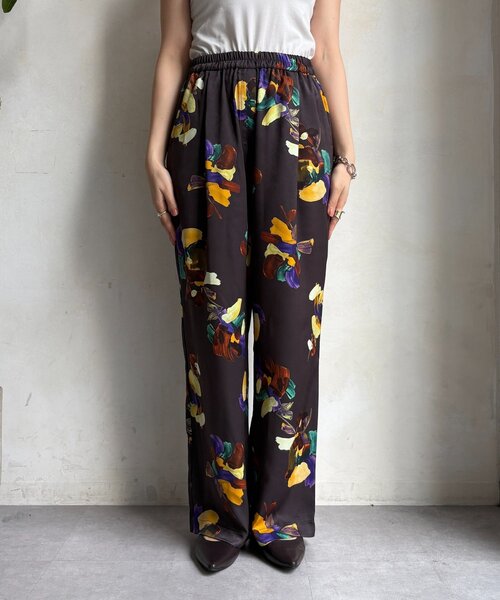 DouDou（ドゥドゥ）の「ビッグフラワープリントパンツ（その他パンツ・レディース・ベージュ/ブラウン・FREE）」の5枚目の写真