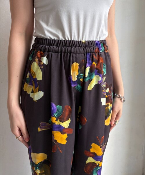 DouDou（ドゥドゥ）の「ビッグフラワープリントパンツ（その他パンツ・レディース・ベージュ/ブラウン・FREE）」の8枚目の写真