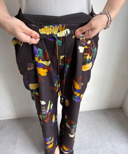 DouDou（ドゥドゥ）の「ビッグフラワープリントパンツ（その他パンツ・レディース・ベージュ/ブラウン・FREE）」の9枚目の写真