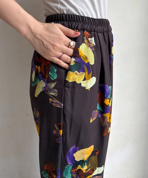 DouDou（ドゥドゥ）の「ビッグフラワープリントパンツ（その他パンツ・レディース・ベージュ/ブラウン・FREE）」の10枚目の写真