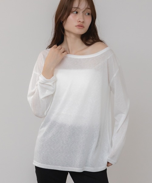 HEILIS(ヘイリス)の「オフショルダーシアーカットトップス/オフショルダー 肌見せ 抜け感 ホワイト ネイビー レッド 韓国 シンプル 長袖 春服 秋服 夏服 シアー オーバーサイズ 透け感 冷房対策 紫外線対策(Tシャツ/カットソー・レディース・ネイビー/ホワイト/レッド・FREE)」の5枚目の写真