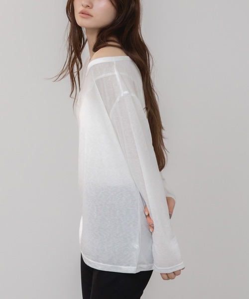 HEILIS(ヘイリス)の「オフショルダーシアーカットトップス/オフショルダー 肌見せ 抜け感 ホワイト ネイビー レッド 韓国 シンプル 長袖 春服 秋服 夏服 シアー オーバーサイズ 透け感 冷房対策 紫外線対策(Tシャツ/カットソー・レディース・ネイビー/ホワイト/レッド・FREE)」の7枚目の写真