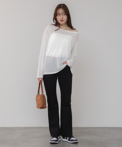 HEILIS(ヘイリス)の「オフショルダーシアーカットトップス/オフショルダー 肌見せ 抜け感 ホワイト ネイビー レッド 韓国 シンプル 長袖 春服 秋服 夏服 シアー オーバーサイズ 透け感 冷房対策 紫外線対策(Tシャツ/カットソー・レディース・ネイビー/ホワイト/レッド・FREE)」の9枚目の写真
