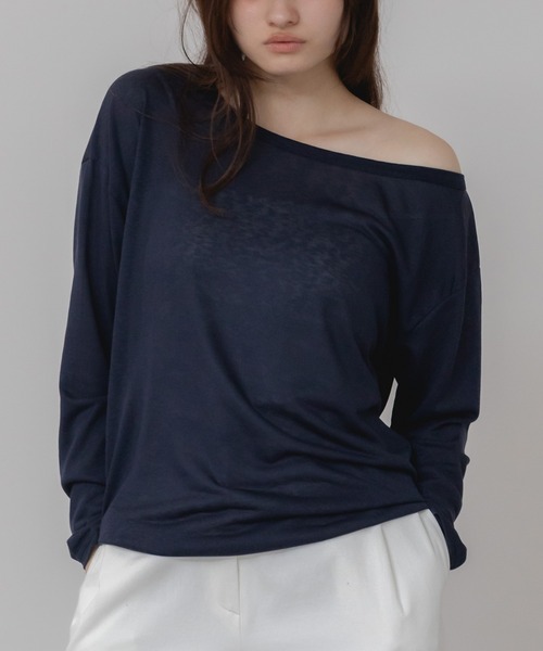 HEILIS(ヘイリス)の「オフショルダーシアーカットトップス/オフショルダー 肌見せ 抜け感 ホワイト ネイビー レッド 韓国 シンプル 長袖 春服 秋服 夏服 シアー オーバーサイズ 透け感 冷房対策 紫外線対策(Tシャツ/カットソー・レディース・ネイビー/ホワイト/レッド・FREE)」の13枚目の写真