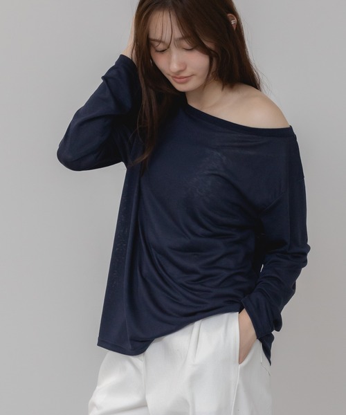 HEILIS(ヘイリス)の「オフショルダーシアーカットトップス/オフショルダー 肌見せ 抜け感 ホワイト ネイビー レッド 韓国 シンプル 長袖 春服 秋服 夏服 シアー オーバーサイズ 透け感 冷房対策 紫外線対策(Tシャツ/カットソー・レディース・ネイビー/ホワイト/レッド・FREE)」の14枚目の写真