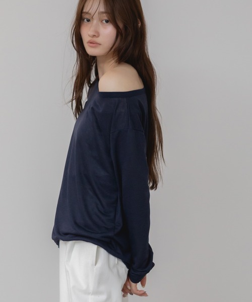 HEILIS(ヘイリス)の「オフショルダーシアーカットトップス/オフショルダー 肌見せ 抜け感 ホワイト ネイビー レッド 韓国 シンプル 長袖 春服 秋服 夏服 シアー オーバーサイズ 透け感 冷房対策 紫外線対策(Tシャツ/カットソー・レディース・ネイビー/ホワイト/レッド・FREE)」の15枚目の写真