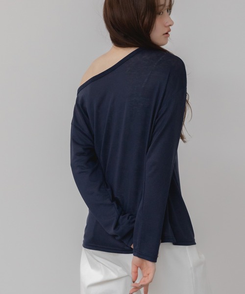 HEILIS(ヘイリス)の「オフショルダーシアーカットトップス/オフショルダー 肌見せ 抜け感 ホワイト ネイビー レッド 韓国 シンプル 長袖 春服 秋服 夏服 シアー オーバーサイズ 透け感 冷房対策 紫外線対策(Tシャツ/カットソー・レディース・ネイビー/ホワイト/レッド・FREE)」の17枚目の写真